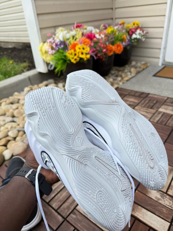 Giannis Immortality 4 "Humility" Size 9 - Image 3