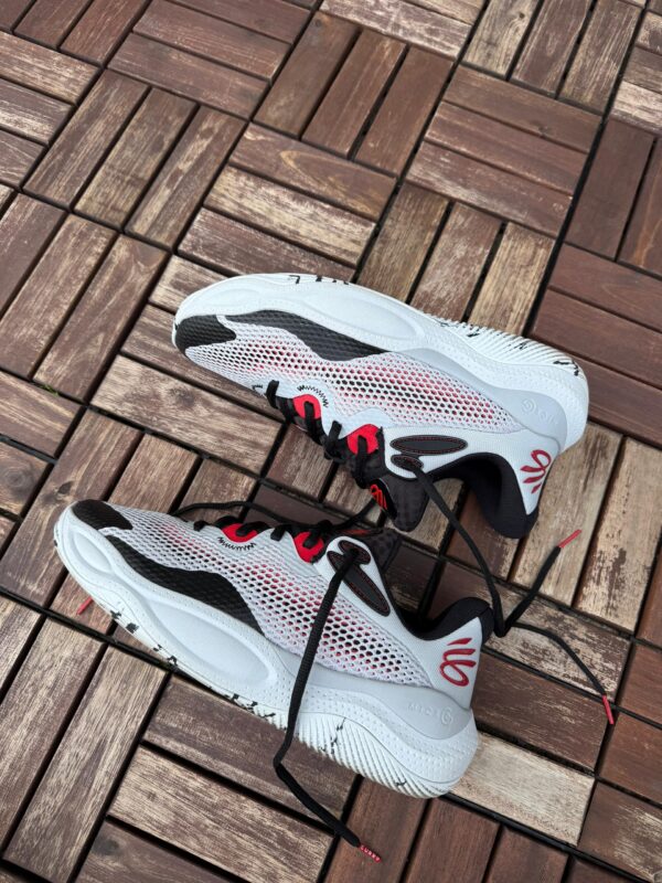 Curry 3 Z Size 10
