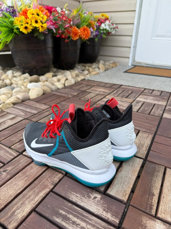 Lebron Witness 4 Size 8.5 - Image 3