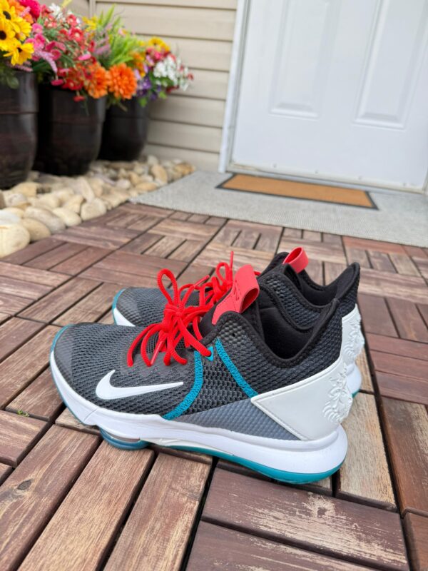 Lebron Witness 4 Size 8.5 - Image 2