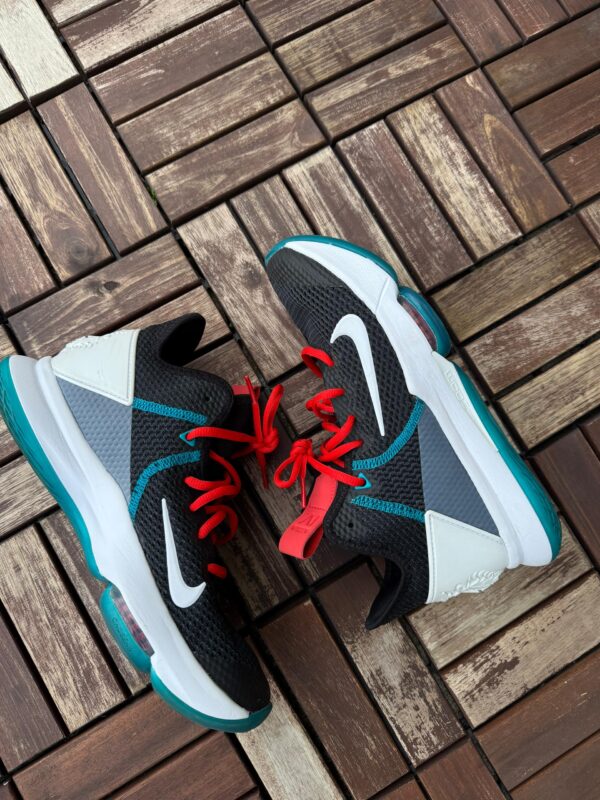 Lebron Witness 4 Size 8.5